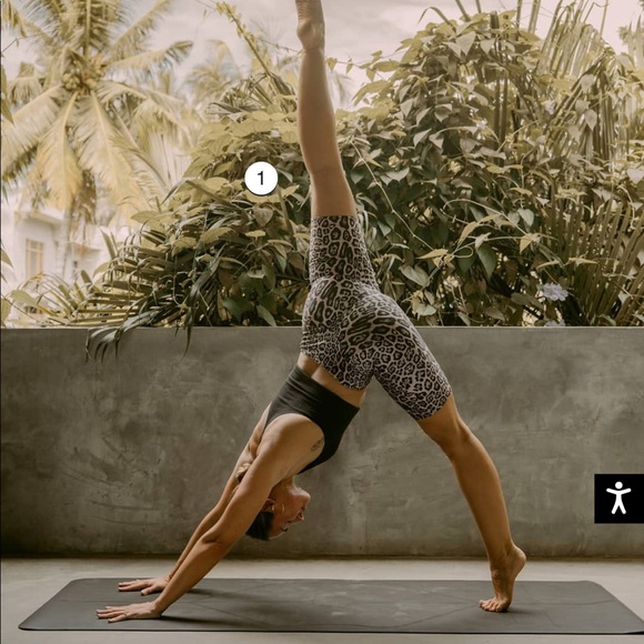 Onzie leopard bike shorts - Picture 2 of 13